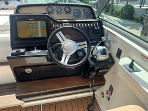 Sea Ray 350 SUNDANCER 20 2017 Sea Ray 350 SUNDANCER 21