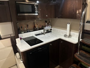 Sea Ray 350 SUNDANCER 38 2017 Sea Ray 350 SUNDANCER 39