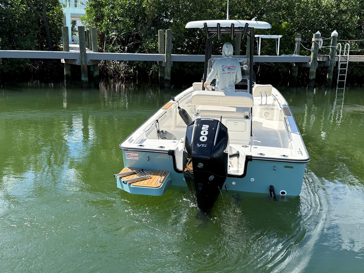 2027 Boston Whaler 210 Montauk 8