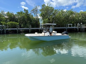 Boston Whaler 210 Montauk 0 2027 Boston Whaler 210 Montauk 1