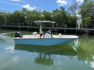 2027 Boston Whaler 210 Montauk 7