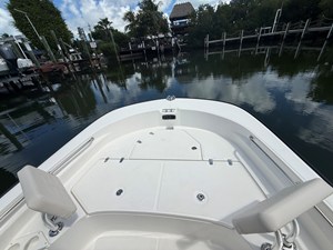 2027 Boston Whaler 210 Montauk 9