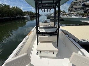 2027 Boston Whaler 210 Montauk 13