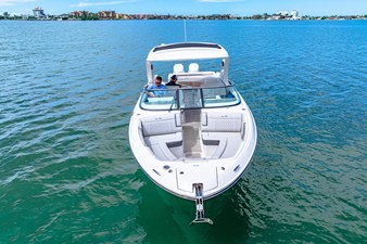Sea Ray SLX 310 Outboard 6 2026 Sea Ray SLX 310 Outboard 7