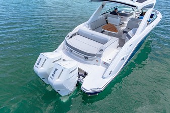 Sea Ray SLX 310 Outboard 9 2026 Sea Ray SLX 310 Outboard 10