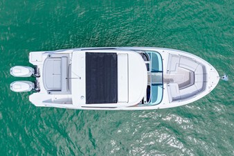 Sea Ray SLX 310 Outboard 11 2026 Sea Ray SLX 310 Outboard 12