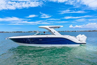 Sea Ray SLX 310 Outboard 12 2026 Sea Ray SLX 310 Outboard 13