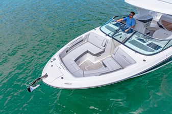 Sea Ray SLX 310 Outboard 16 2026 Sea Ray SLX 310 Outboard 17