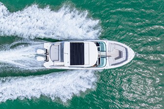 Sea Ray SLX 310 Outboard 20 2026 Sea Ray SLX 310 Outboard 21