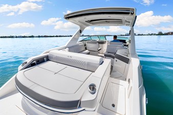 Sea Ray SLX 310 Outboard 24 2026 Sea Ray SLX 310 Outboard 25
