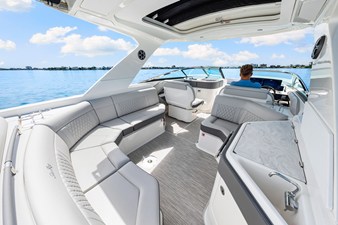 Sea Ray SLX 310 Outboard 31 2026 Sea Ray SLX 310 Outboard 32