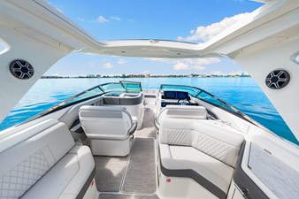 Sea Ray SLX 310 Outboard 34 2026 Sea Ray SLX 310 Outboard 35