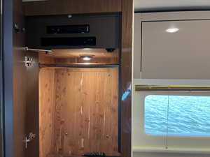 Sea Ray FLY 520 76 2018 Sea Ray FLY 520 77