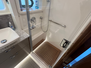 Sea Ray FLY 520 95 2018 Sea Ray FLY 520 96