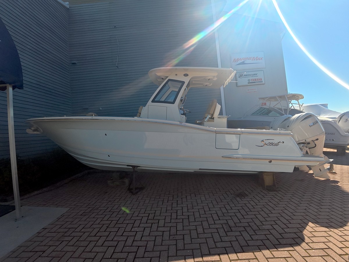 2027 Scout 260 LXF 1