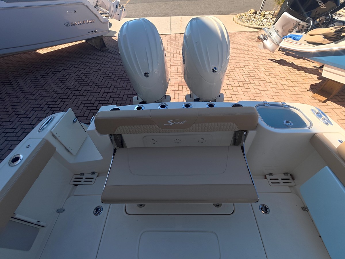 2027 Scout 260 LXF 6
