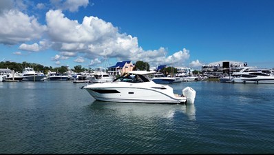 Sea Ray Sundancer 320 Outboard 0 2025 Sea Ray Sundancer 320 Outboard 1