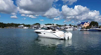 Sea Ray Sundancer 320 Outboard 1 2025 Sea Ray Sundancer 320 Outboard 2