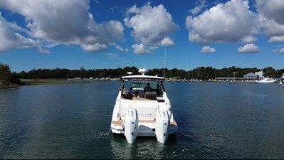 Sea Ray Sundancer 320 Outboard 2 2025 Sea Ray Sundancer 320 Outboard 3
