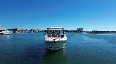 Sea Ray Sundancer 320 Outboard 3 2025 Sea Ray Sundancer 320 Outboard 4
