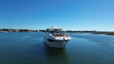 Sea Ray Sundancer 320 Outboard 4 2025 Sea Ray Sundancer 320 Outboard 5