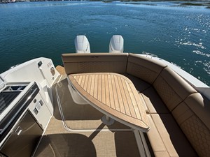 Sea Ray Sundancer 320 Outboard 8 2025 Sea Ray Sundancer 320 Outboard 9