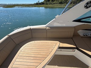 Sea Ray Sundancer 320 Outboard 9 2025 Sea Ray Sundancer 320 Outboard 10