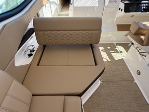Sea Ray Sundancer 320 Outboard 13 2025 Sea Ray Sundancer 320 Outboard 14