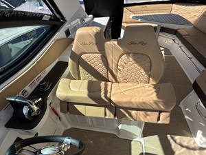 Sea Ray Sundancer 320 Outboard 15 2025 Sea Ray Sundancer 320 Outboard 16
