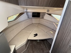 Sea Ray Sundancer 320 Outboard 17 2025 Sea Ray Sundancer 320 Outboard 18