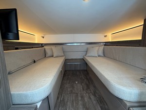 Sea Ray Sundancer 320 Outboard 18 2025 Sea Ray Sundancer 320 Outboard 19