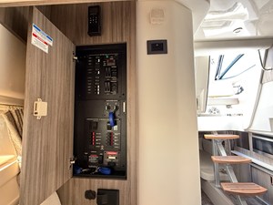 Sea Ray Sundancer 320 Outboard 20 2025 Sea Ray Sundancer 320 Outboard 21