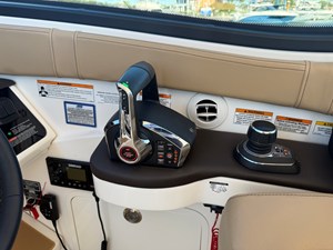 Sea Ray Sundancer 320 Outboard 31 2025 Sea Ray Sundancer 320 Outboard 32