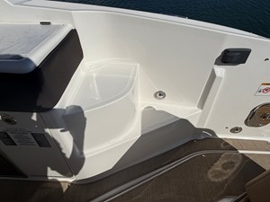 Sea Ray Sundancer 320 Outboard 32 2025 Sea Ray Sundancer 320 Outboard 33