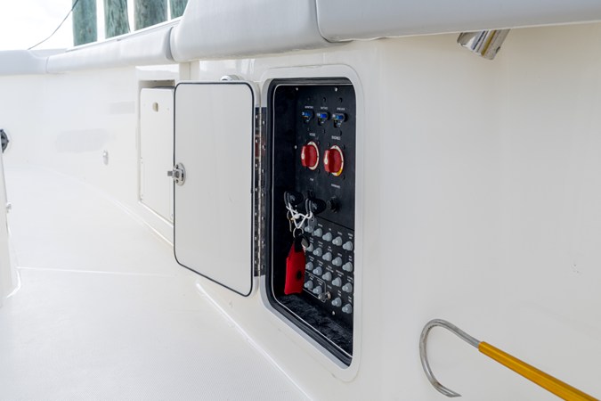 2027 Boston Whaler 330 Outrage 30