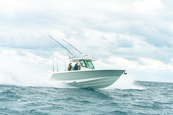 Boston Whaler 330 Outrage 0 2027 Boston Whaler 330 Outrage 1