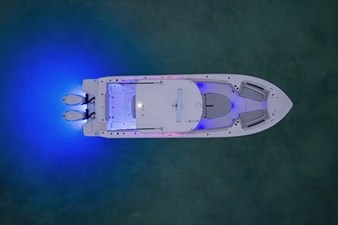 Boston Whaler 330 Outrage 5 2027 Boston Whaler 330 Outrage 6