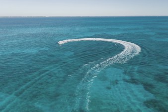 Boston Whaler 330 Outrage 10 2027 Boston Whaler 330 Outrage 11