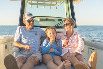 Boston Whaler 330 Outrage 24 2027 Boston Whaler 330 Outrage 25