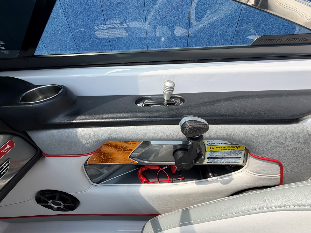 2013 Nautique Super Air Nautique 230 32