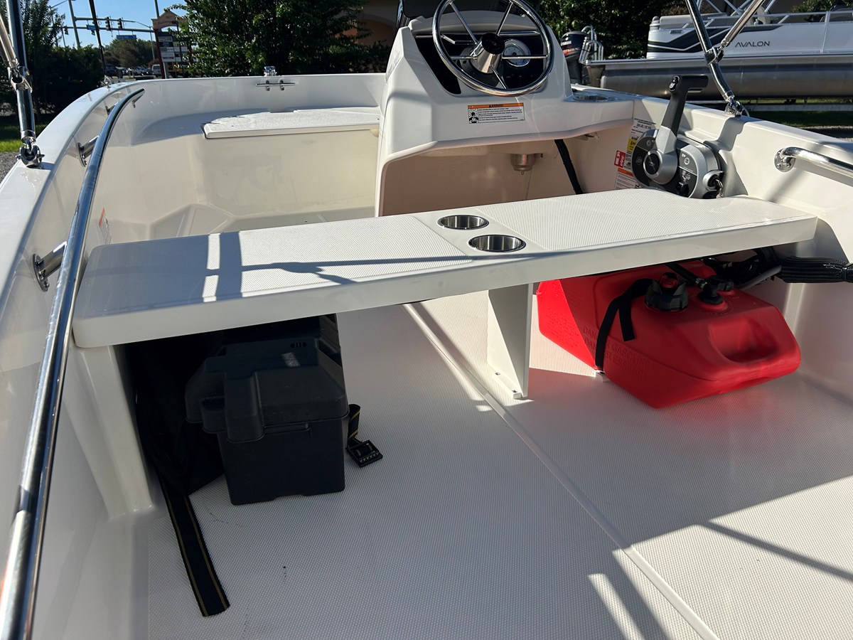 2027 Boston Whaler 130 Super Sport 8