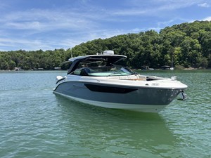 Sea Ray SLX 360 OUTBOARD 1 2026 Sea Ray SLX 360 OUTBOARD 2