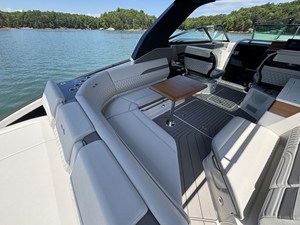 Sea Ray SLX 360 OUTBOARD 7 2026 Sea Ray SLX 360 OUTBOARD 8