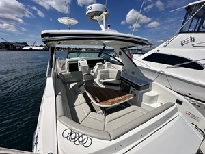 Sea Ray 320 SUNDANCER OB 7 2023 Sea Ray 320 SUNDANCER OB 8