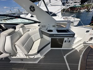 Sea Ray 320 SUNDANCER OB 9 2023 Sea Ray 320 SUNDANCER OB 10
