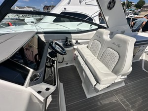 Sea Ray 320 SUNDANCER OB 10 2023 Sea Ray 320 SUNDANCER OB 11