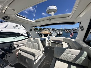 Sea Ray 320 SUNDANCER OB 14 2023 Sea Ray 320 SUNDANCER OB 15