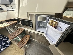 Sea Ray 320 SUNDANCER OB 22 2023 Sea Ray 320 SUNDANCER OB 23
