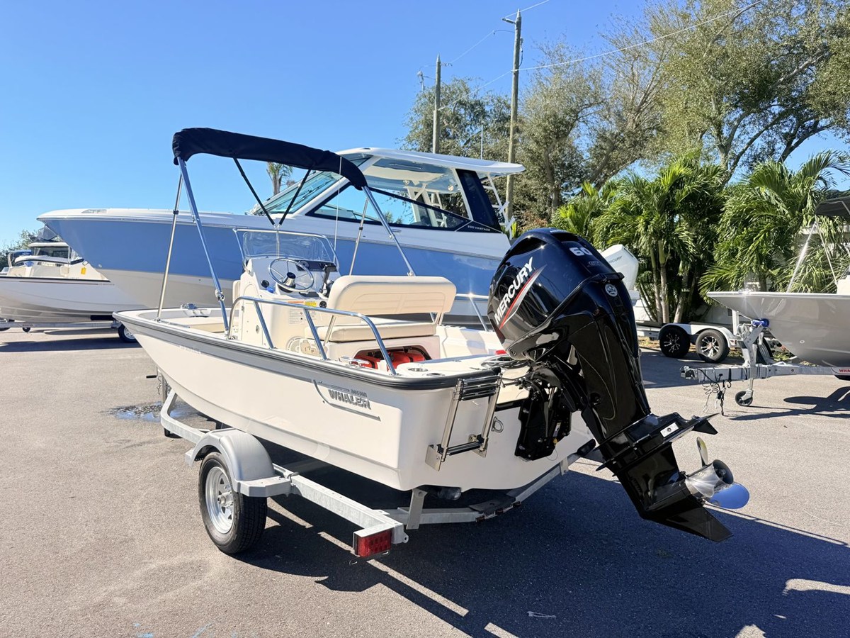 2027 Boston Whaler 150 Montauk 6