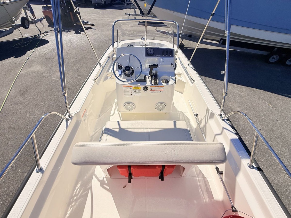 2027 Boston Whaler 150 Montauk 18